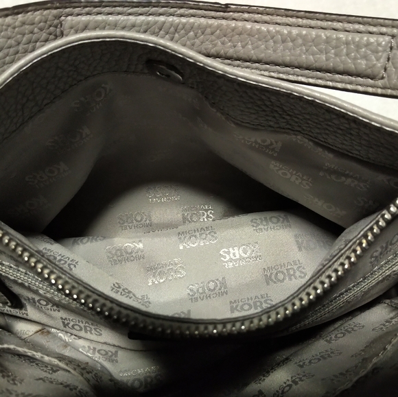 Authentic Michael Kors Purse - Picture 5 of 6